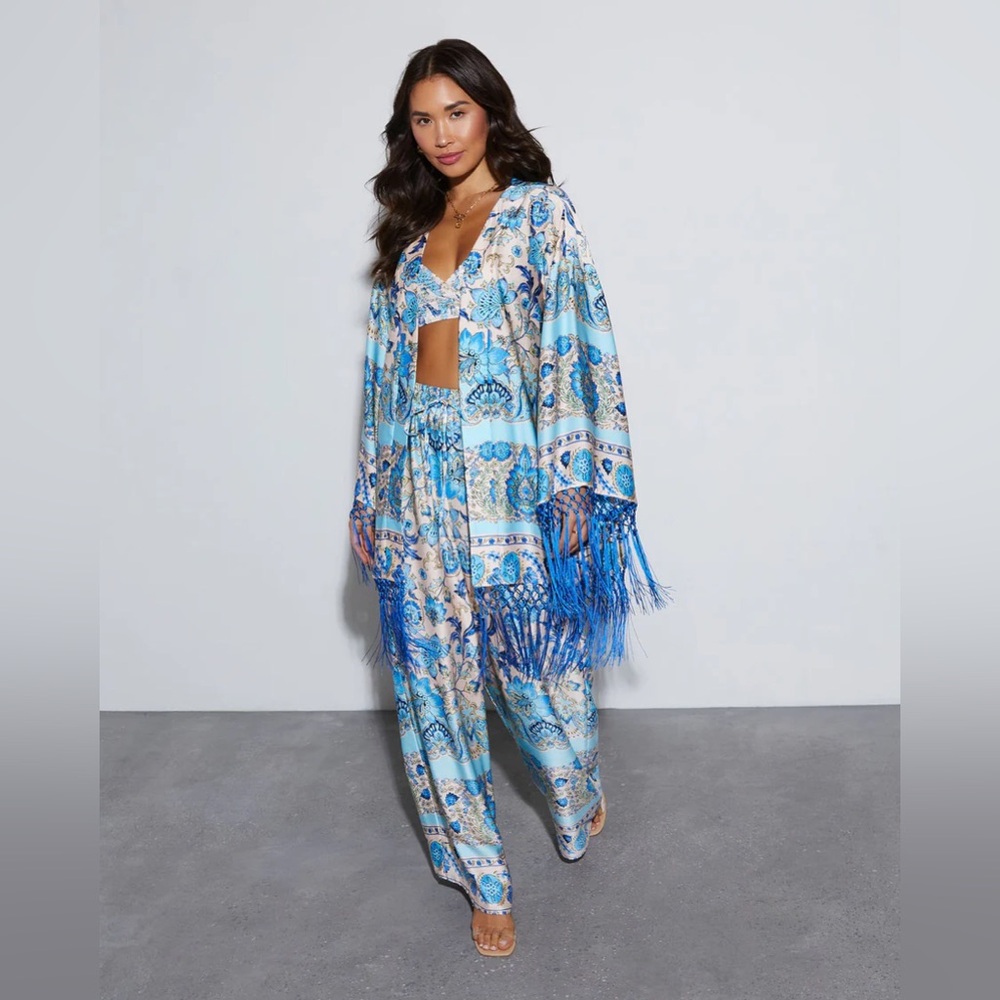 NWT 3 Piece Alani Satin Paisley Komono, Crop Top & Wide Leg Pants |Size Medium - Picture 2 of 14
